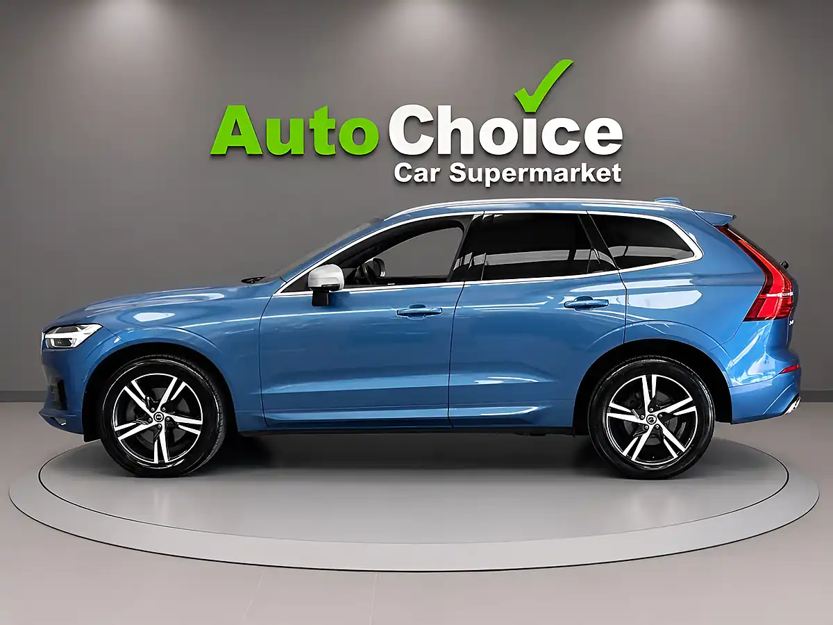 Used 2019 Volvo XC60 R-Design Blue - Interior and Exterior details 7