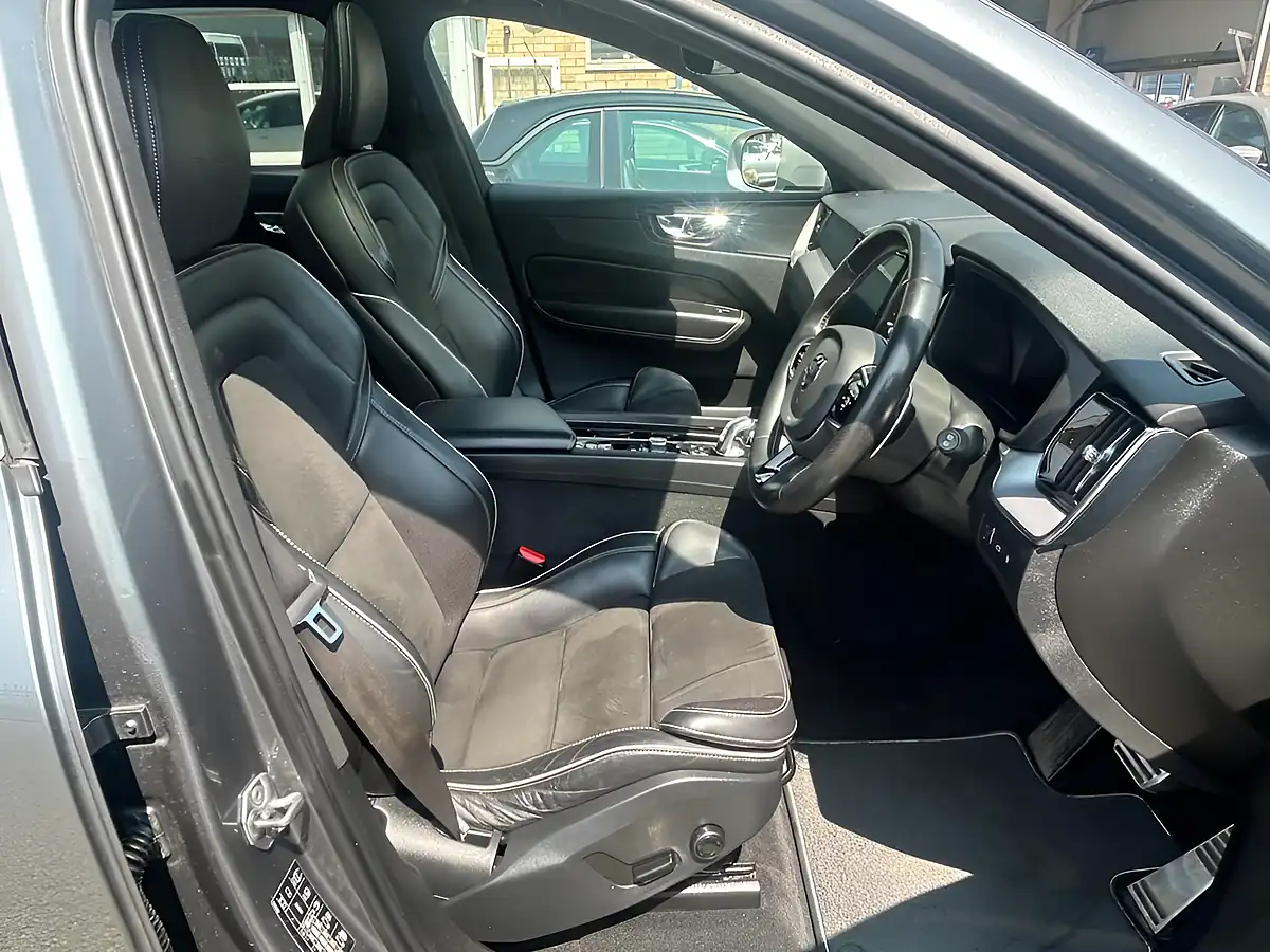 Used 2019 Volvo XC60 R-Design Grey - Interior and Exterior details 10