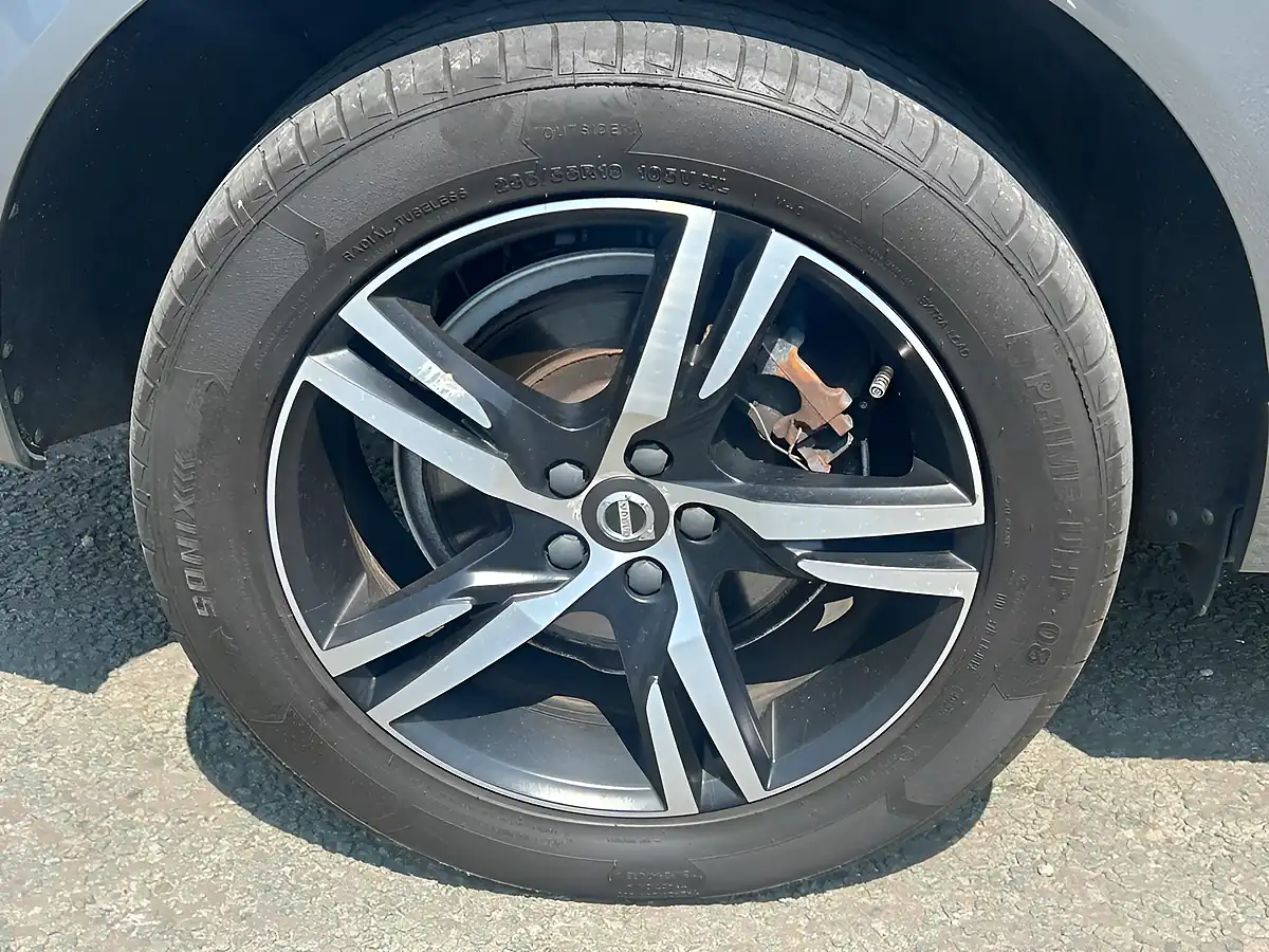 Used 2019 Volvo XC60 R-Design Grey - Interior and Exterior details 15