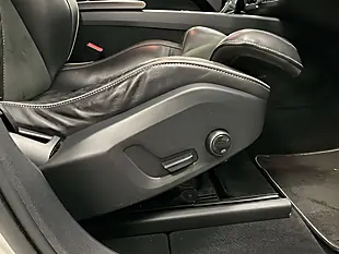 Used 2019 Volvo XC60 R-Design Ice White - Interior and Exterior details 12