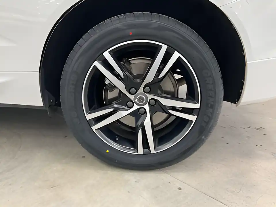 Used 2019 Volvo XC60 R-Design Ice White - Interior and Exterior details 20