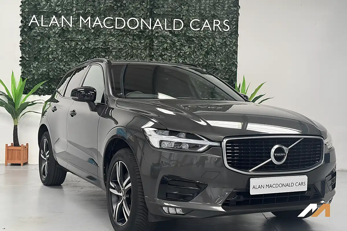 Used 2019 Volvo XC60 R-Design Pine Grey - Front View