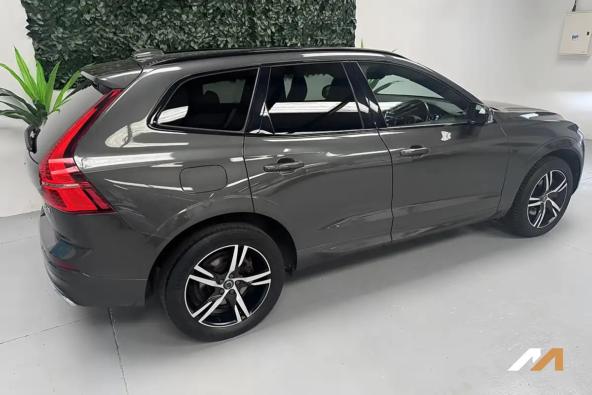 Used 2019 Volvo XC60 R-Design Pine Grey - Interior and Exterior details 12