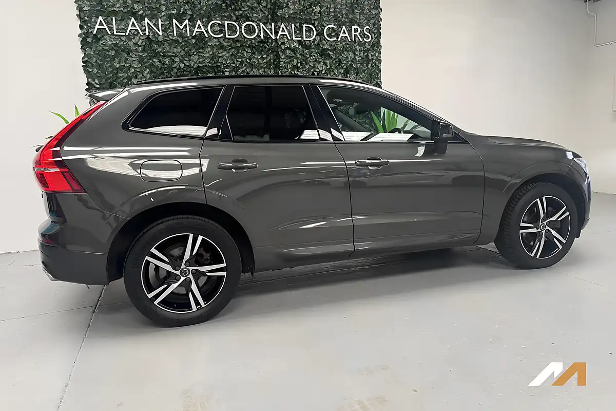 Used 2019 Volvo XC60 R-Design Pine Grey - Interior and Exterior details 13