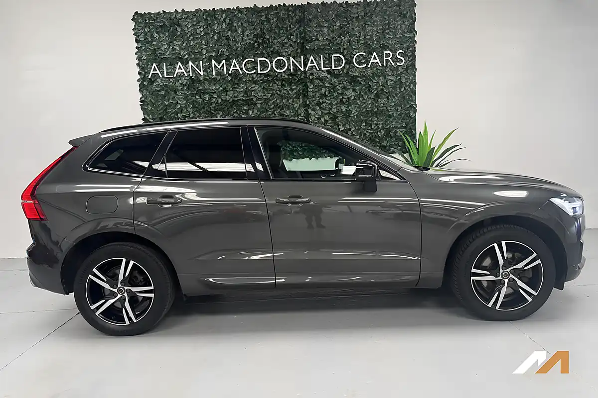 Used 2019 Volvo XC60 R-Design Pine Grey - Interior and Exterior details 14
