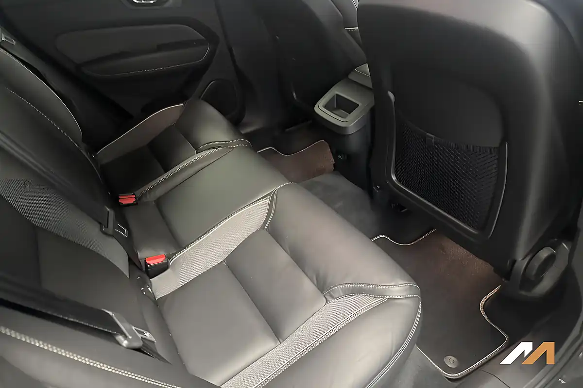 Used 2019 Volvo XC60 R-Design Pine Grey - Interior and Exterior details 18