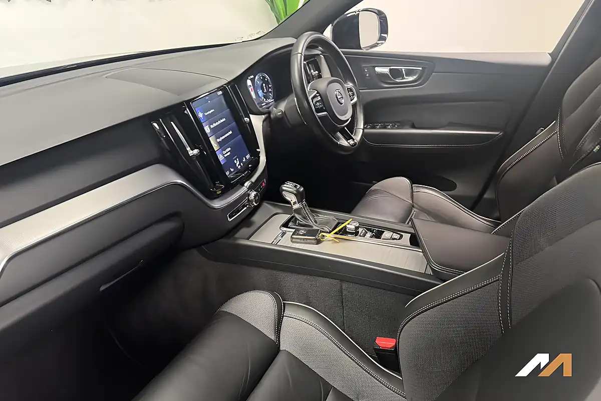Used 2019 Volvo XC60 R-Design Pine Grey - Interior and Exterior details 2