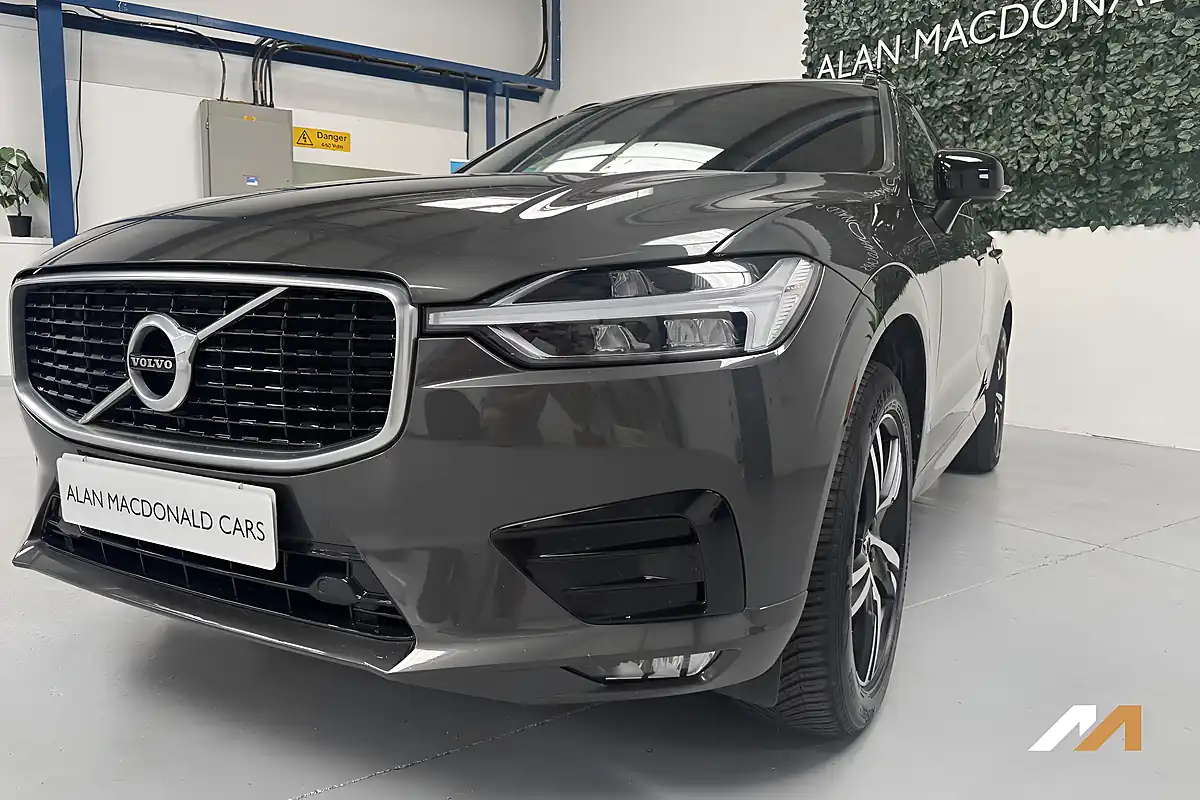 Used 2019 Volvo XC60 R-Design Pine Grey - Interior and Exterior details 3
