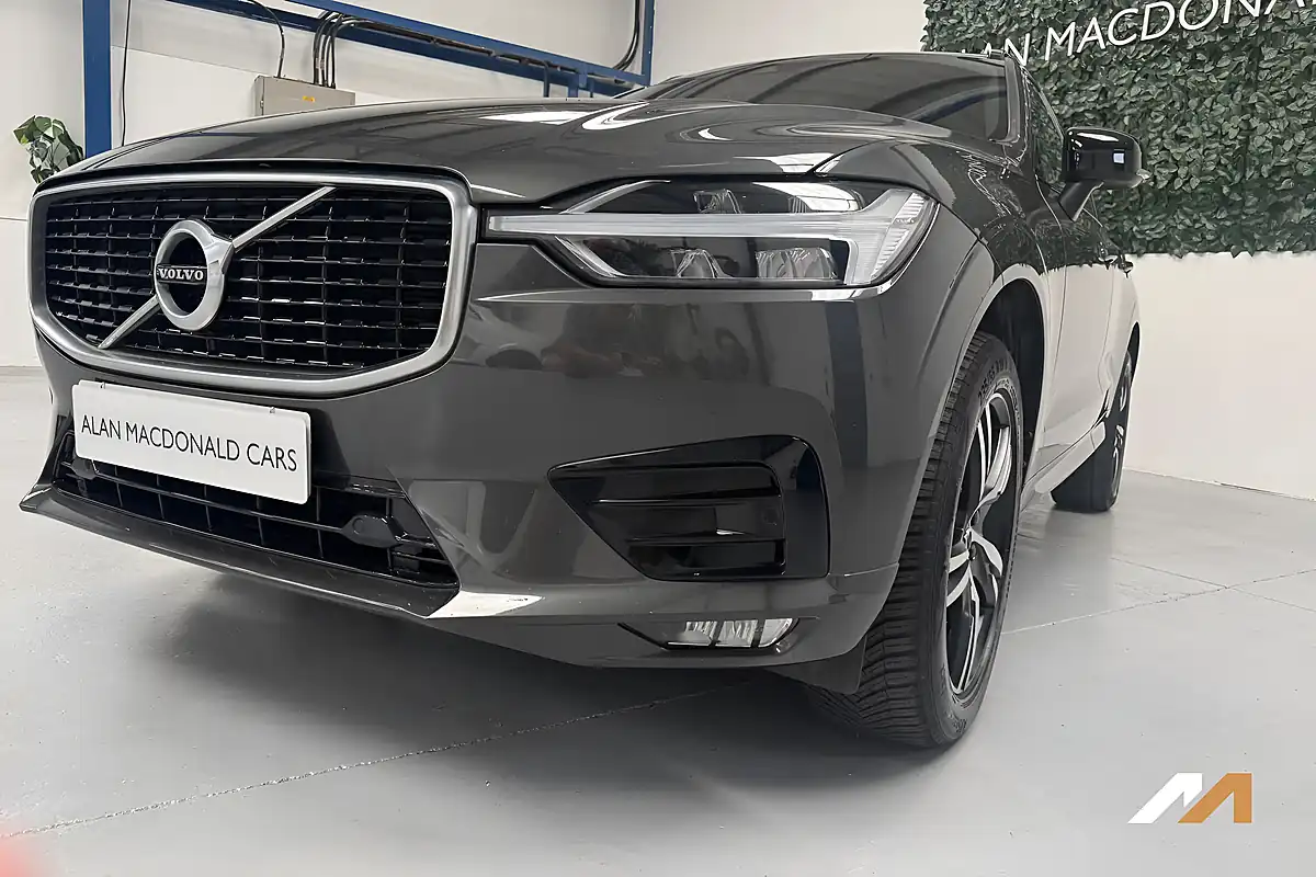 Used 2019 Volvo XC60 R-Design Pine Grey - Interior and Exterior details 4