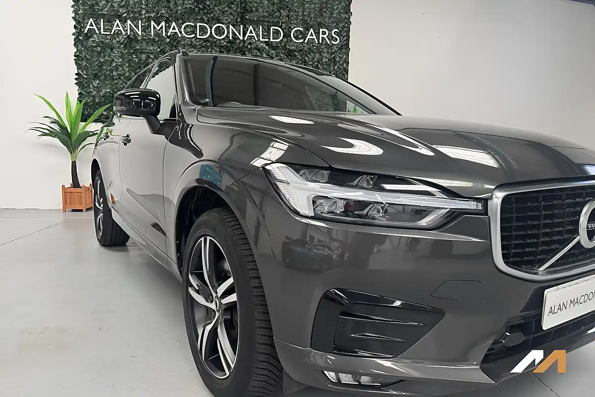Used 2019 Volvo XC60 R-Design Pine Grey - Interior and Exterior details 5