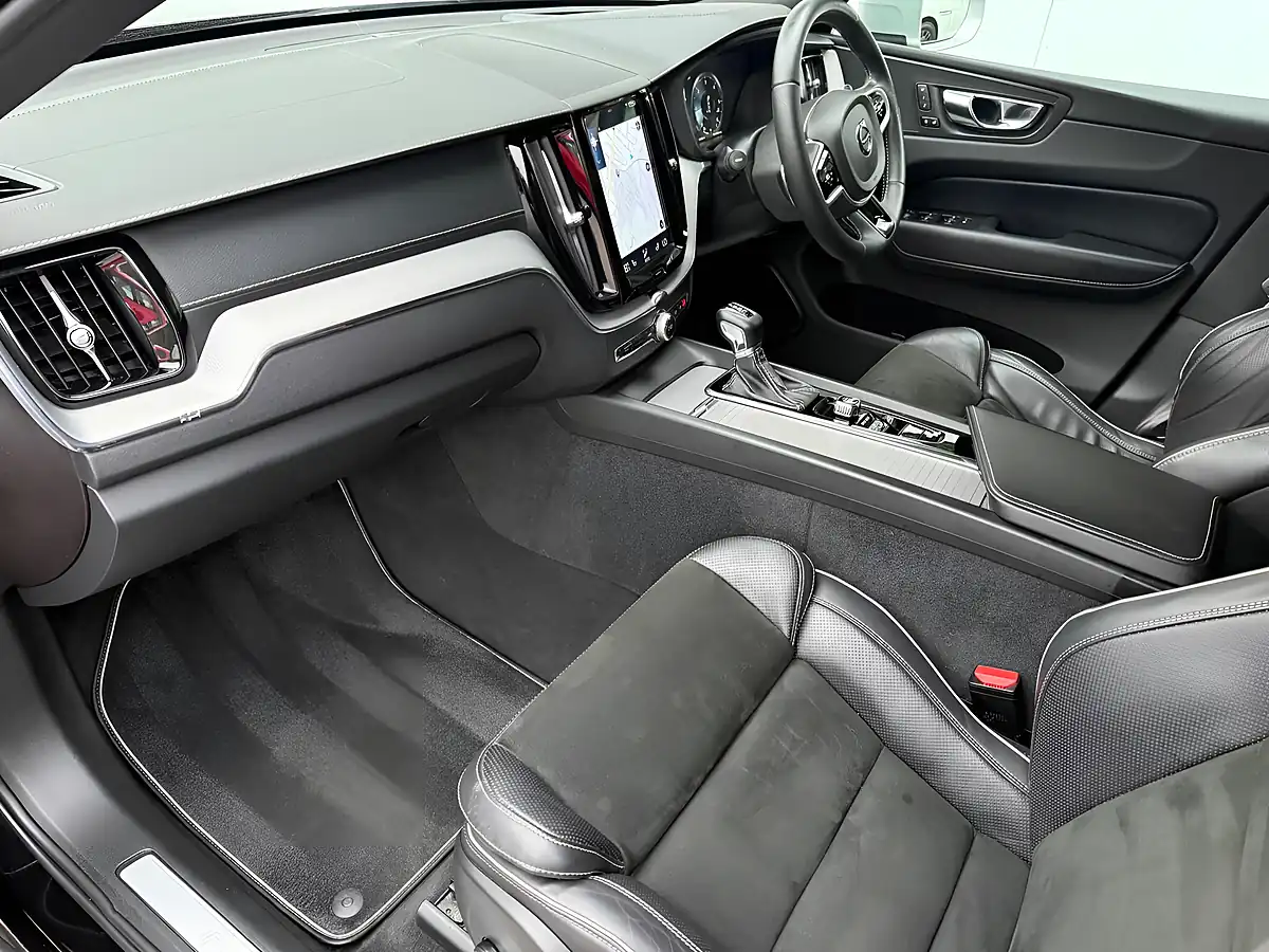 Used 2019 Volvo XC60 R-Design Pro Black - Interior and Exterior details 13