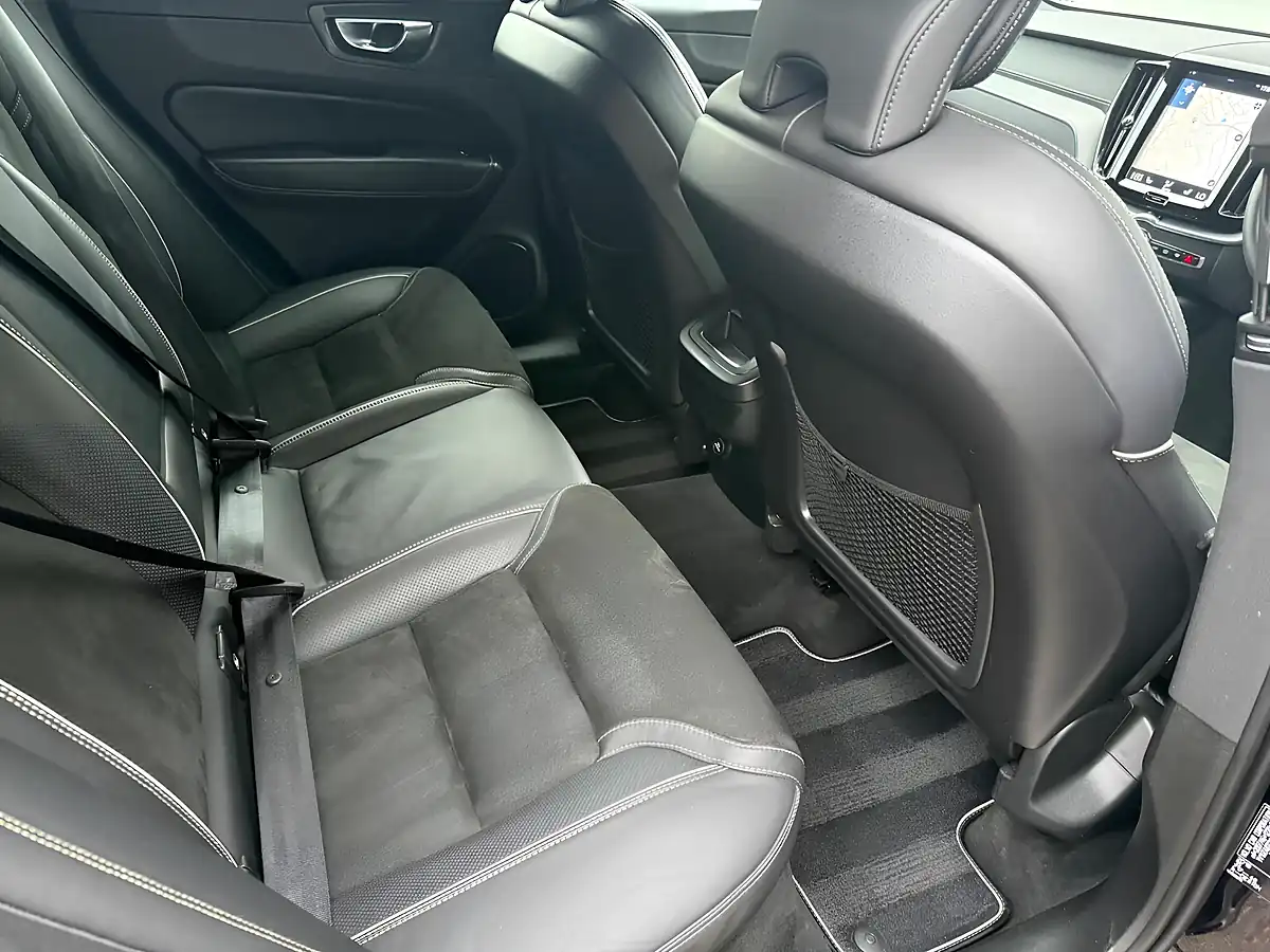 Used 2019 Volvo XC60 R-Design Pro Black - Interior and Exterior details 14