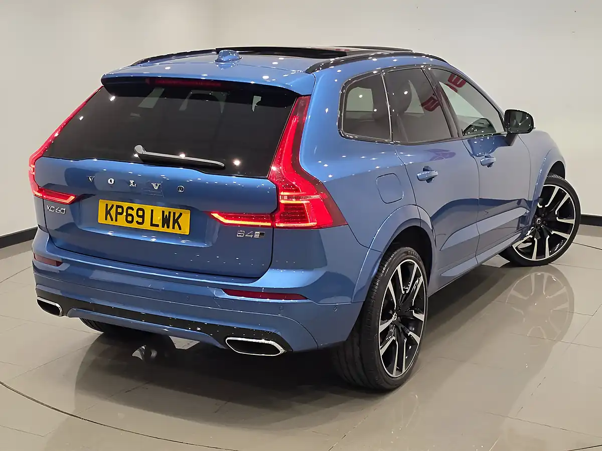 Used 2019 Volvo XC60 R-Design Pro Blue - Interior and Exterior details 6