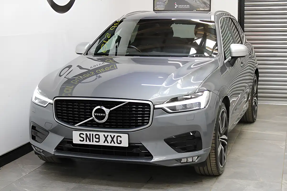 Used 2019 Volvo XC60 R-Design Pro Grey - Interior and Exterior details 14