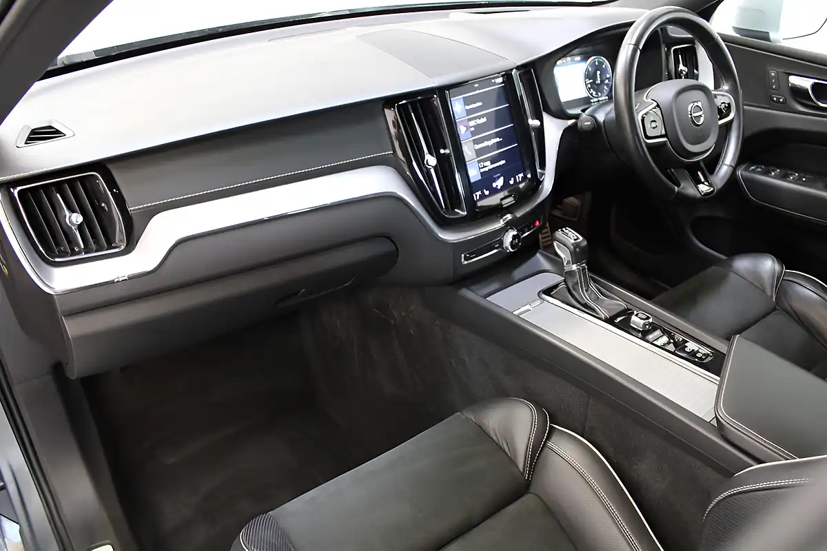 Used 2019 Volvo XC60 R-Design Pro Grey - Interior and Exterior details 15
