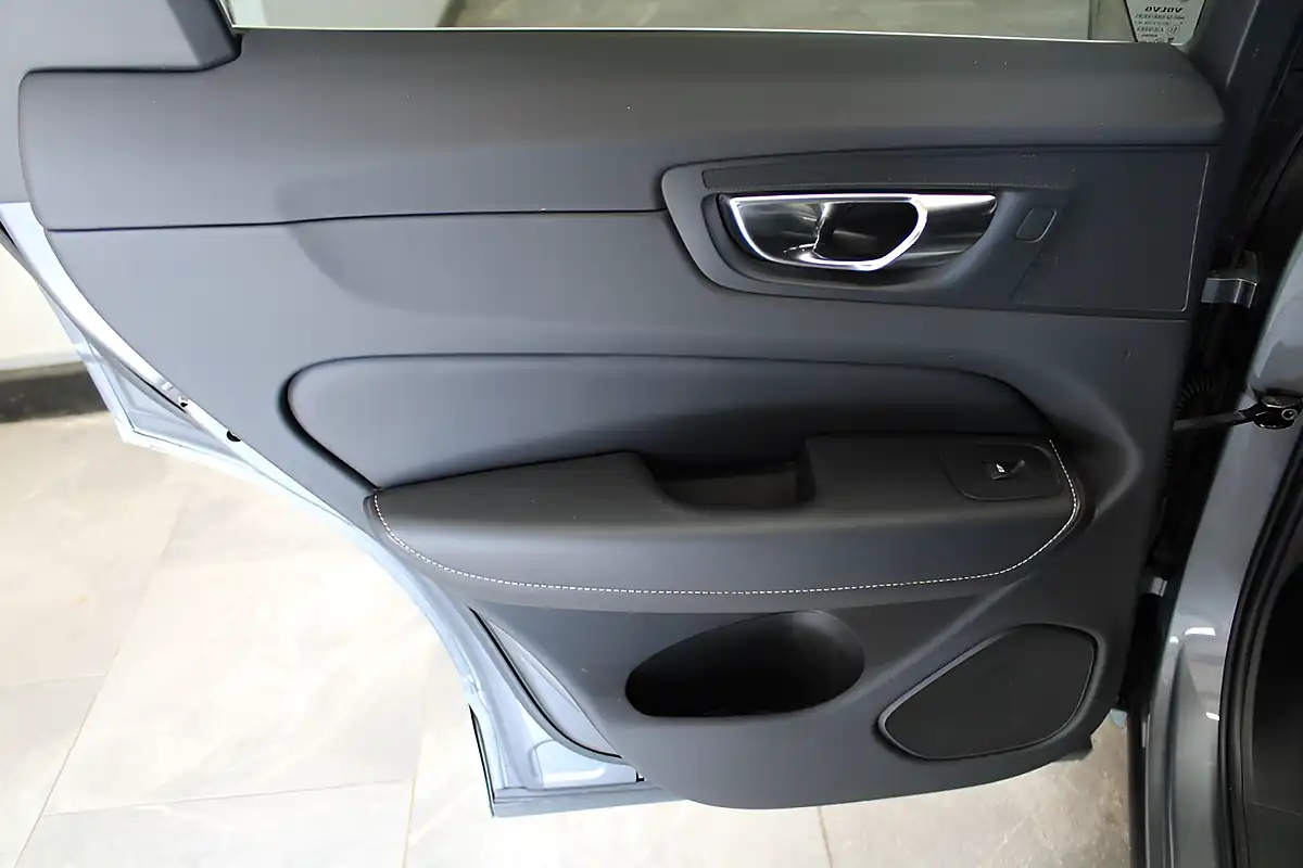 Used 2019 Volvo XC60 R-Design Pro Grey - Interior and Exterior details 17