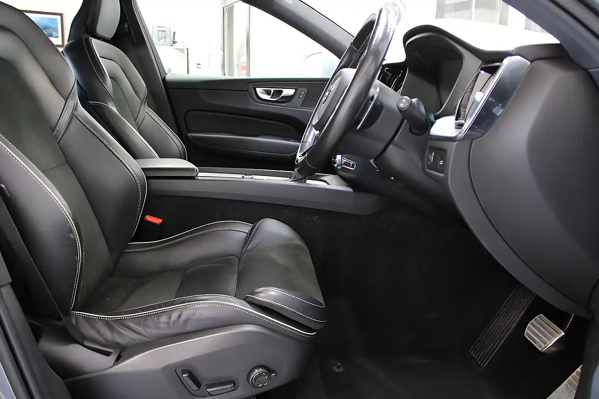 Used 2019 Volvo XC60 R-Design Pro Grey - Interior and Exterior details 19