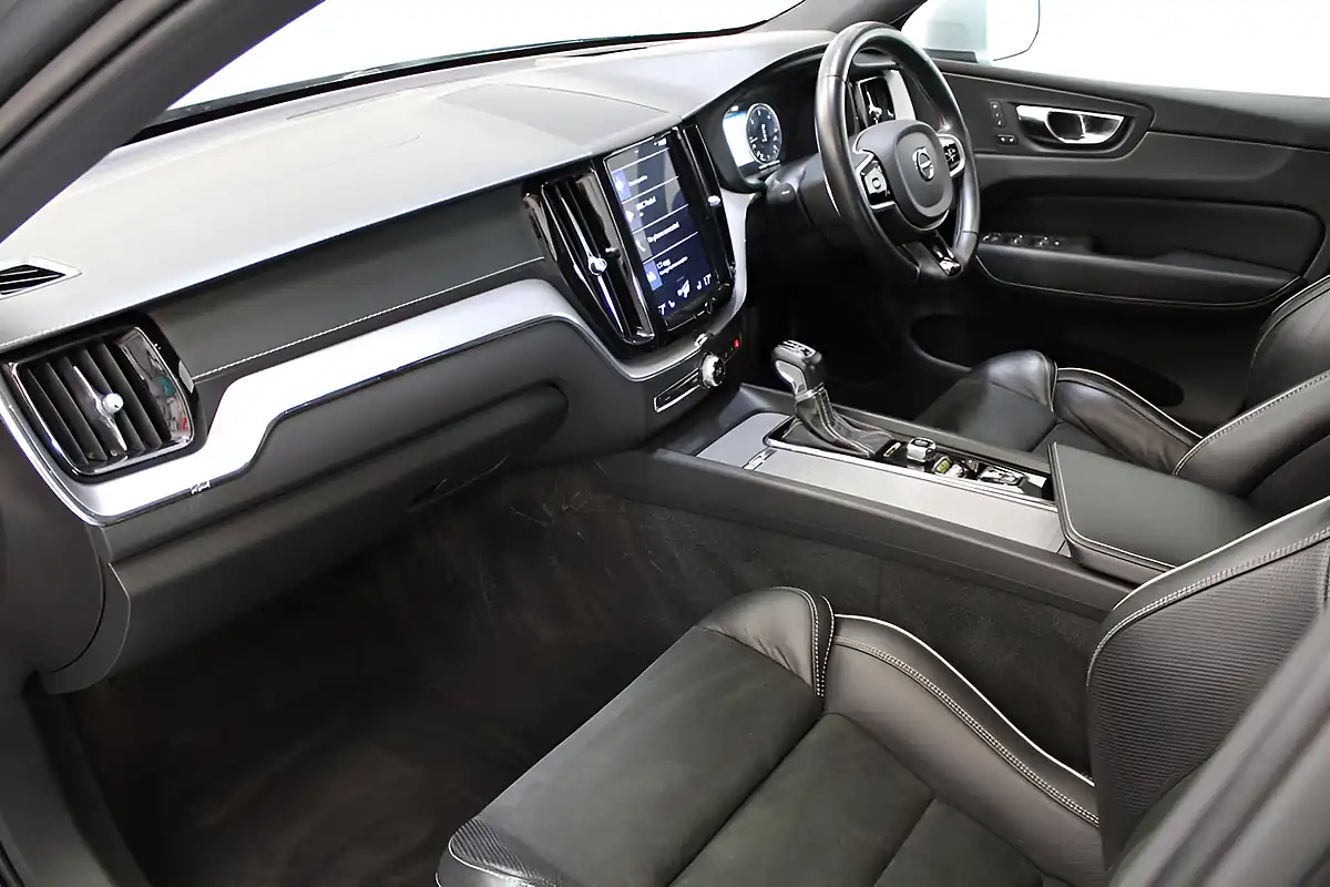 Used 2019 Volvo XC60 R-Design Pro Grey - Interior and Exterior details 2