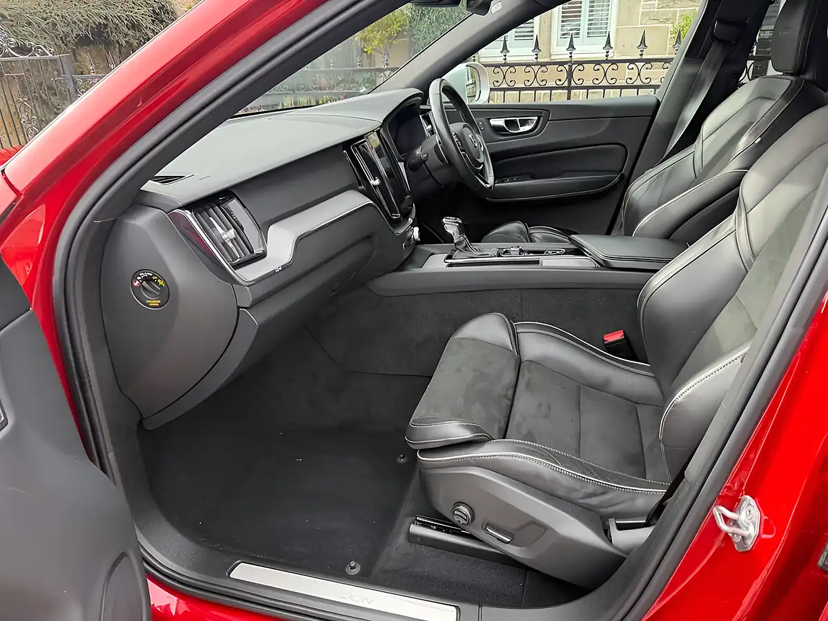 Used 2019 Volvo XC60 R-Design Red - Interior and Exterior details 12