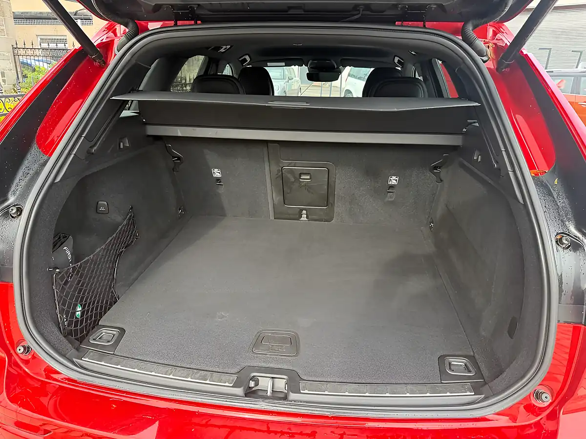 Used 2019 Volvo XC60 R-Design Red - Interior and Exterior details 17