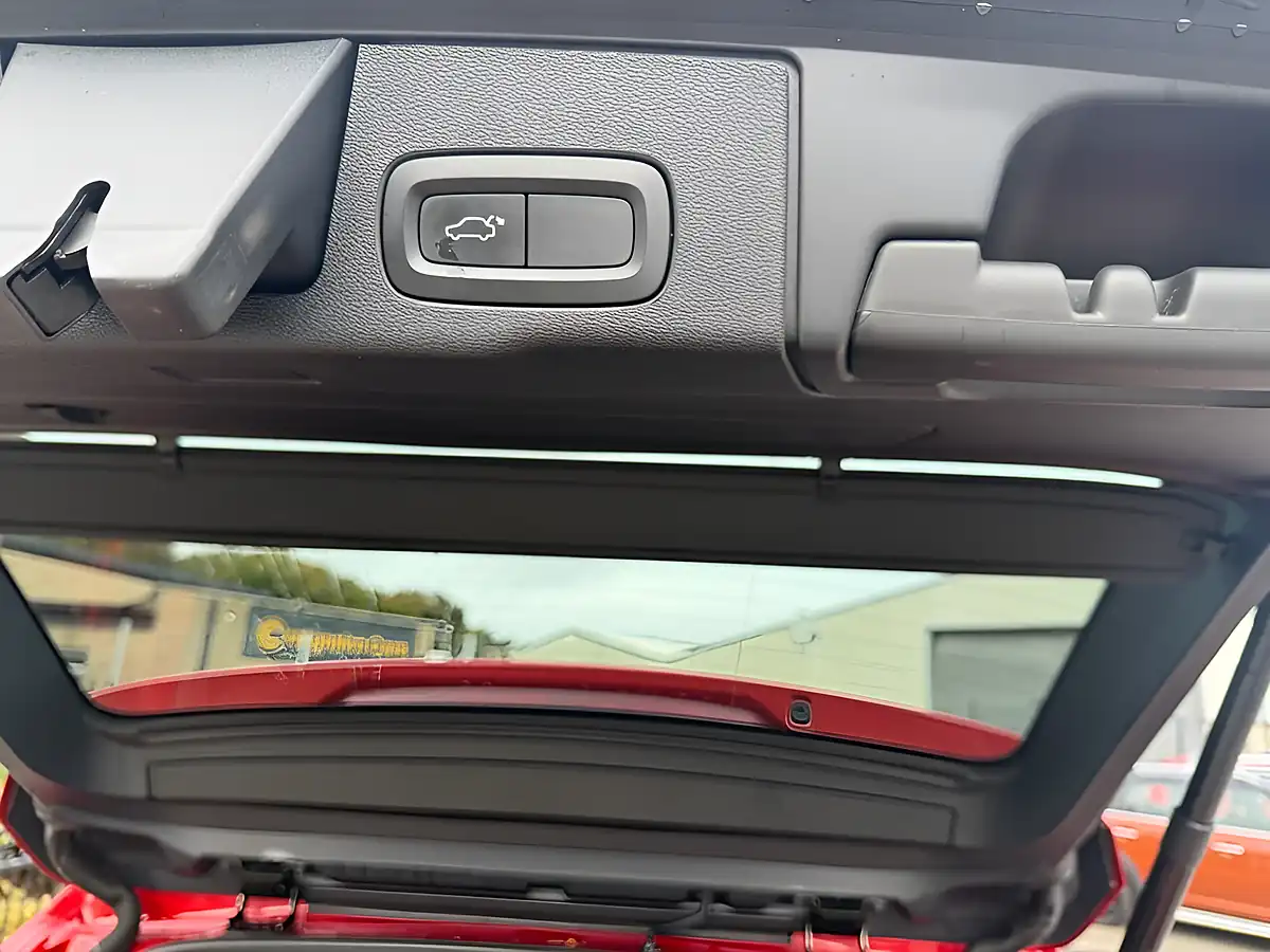 Used 2019 Volvo XC60 R-Design Red - Interior and Exterior details 18