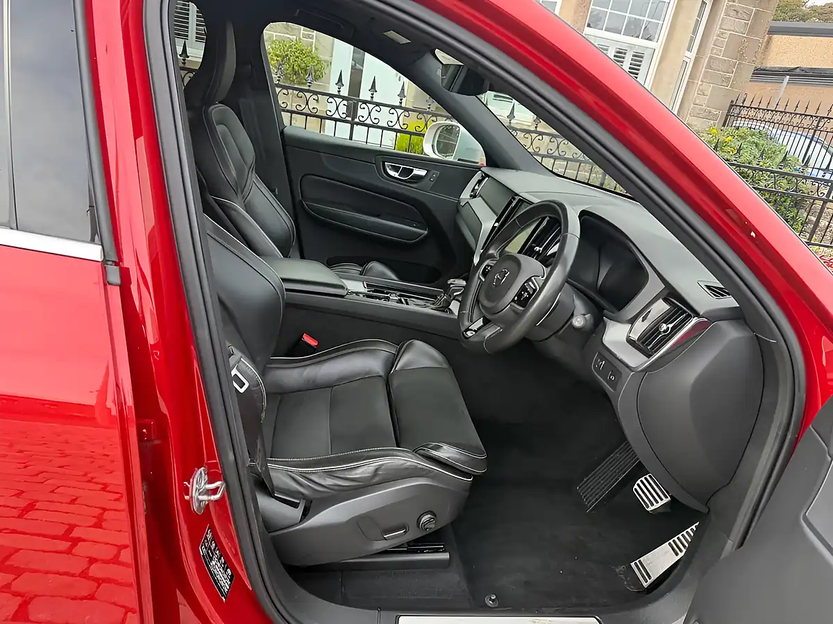Used 2019 Volvo XC60 R-Design Red - Interior and Exterior details 2