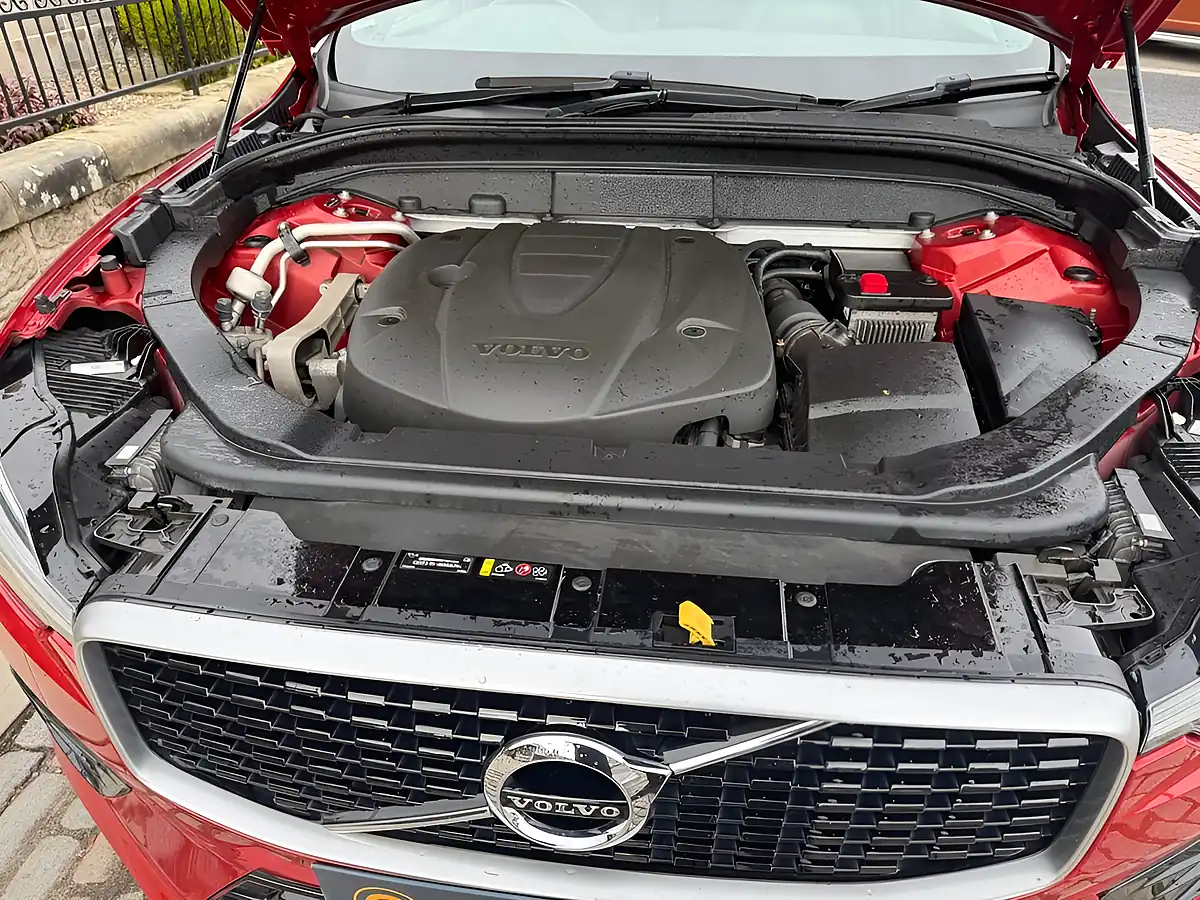 Used 2019 Volvo XC60 R-Design Red - Interior and Exterior details 20