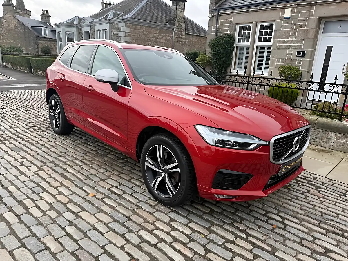 Used 2019 Volvo XC60 R-Design Red - Interior and Exterior details 4