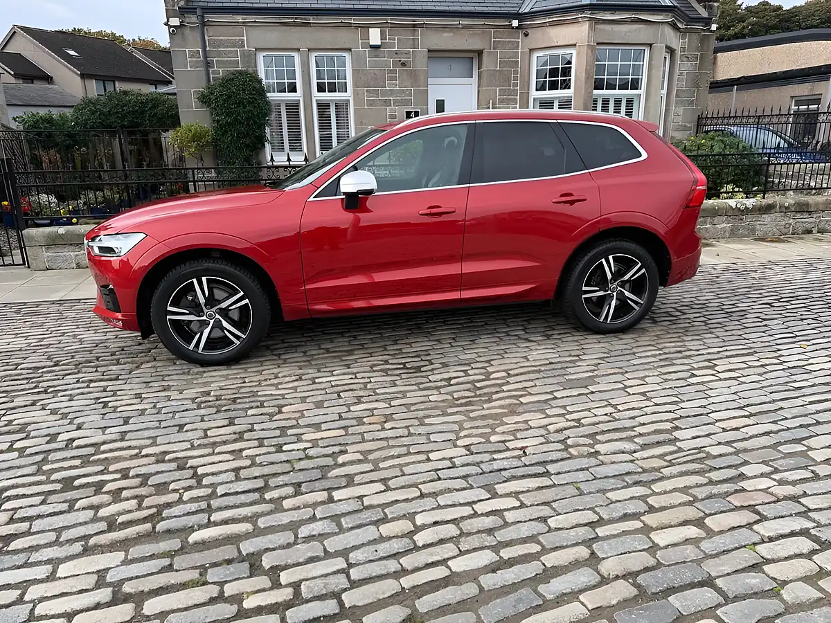 Used 2019 Volvo XC60 R-Design Red - Interior and Exterior details 5