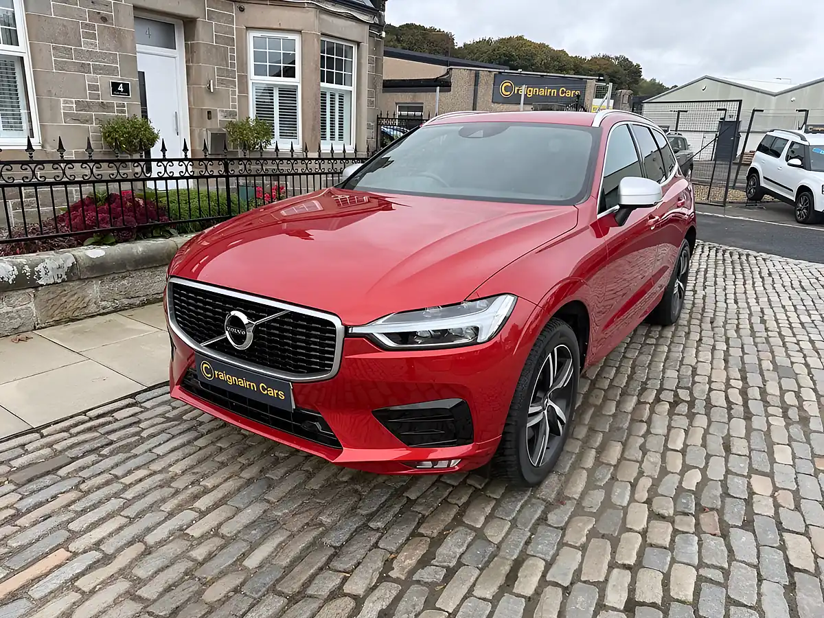 Used 2019 Volvo XC60 R-Design Red - Interior and Exterior details 9