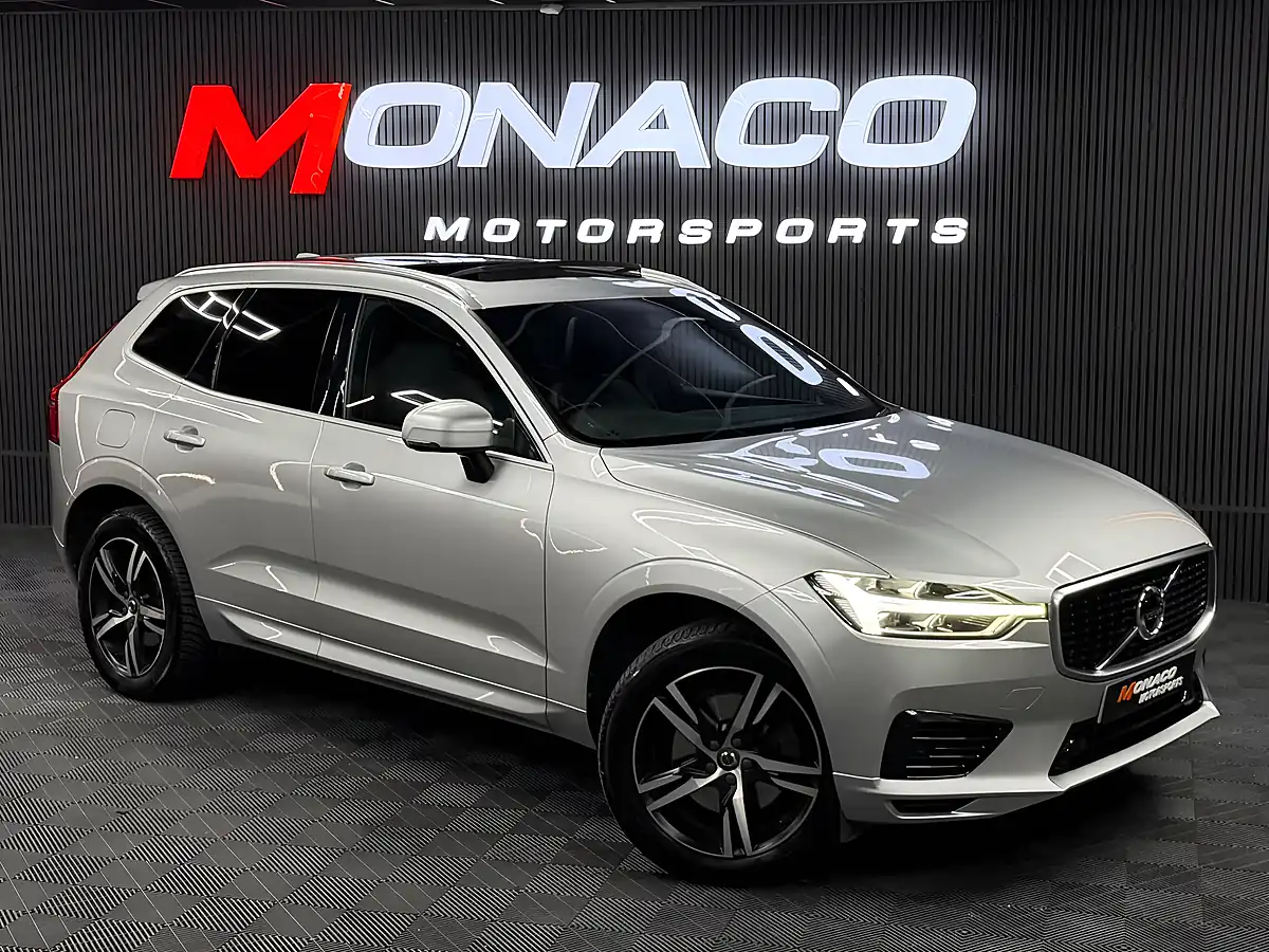 Used 2019 Volvo XC60 R-Design Silver - Front View