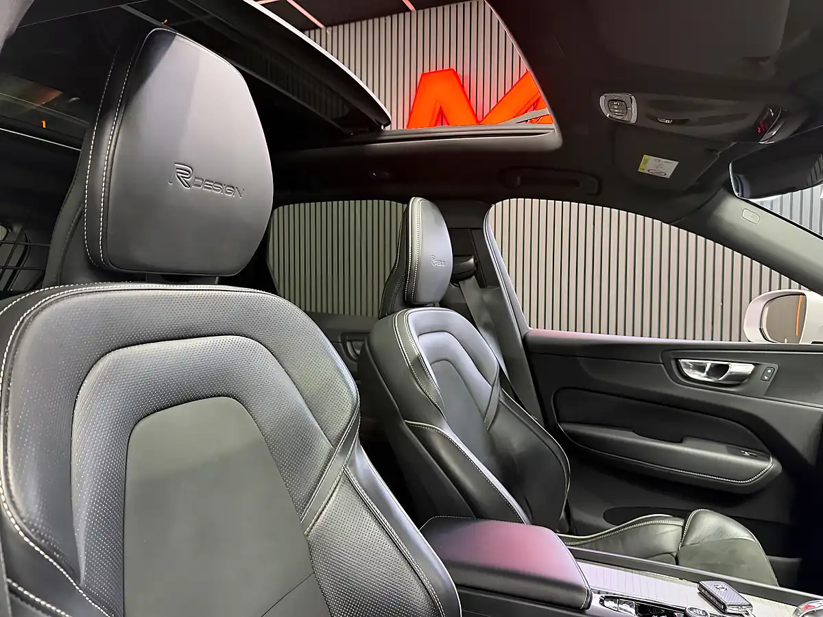 Used 2019 Volvo XC60 R-Design Silver - Interior and Exterior details 12
