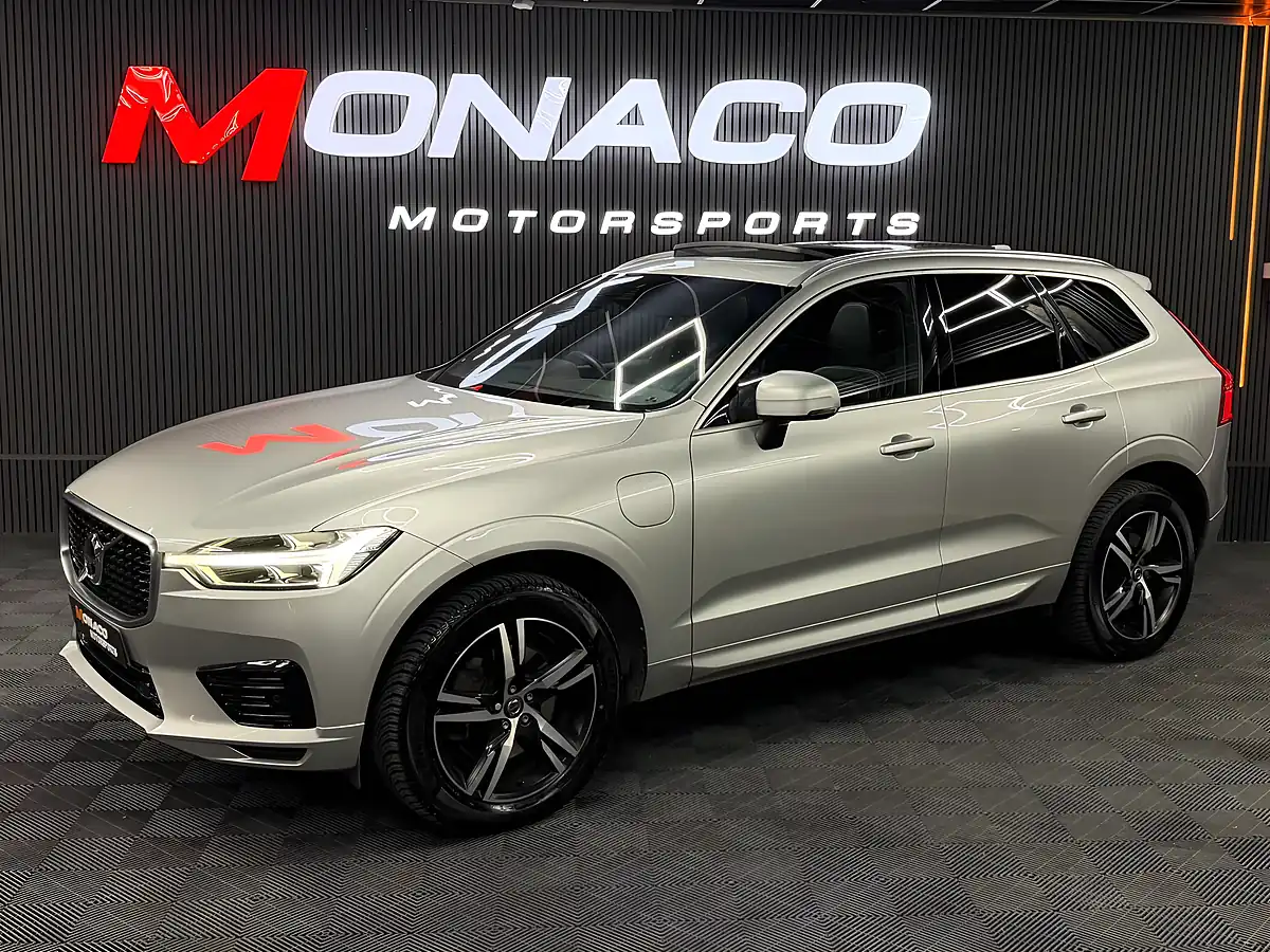 Used 2019 Volvo XC60 R-Design Silver - Interior and Exterior details 4