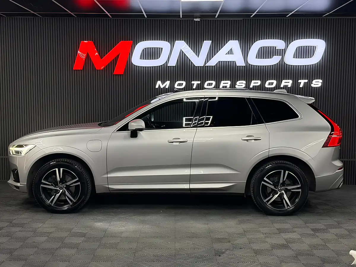 Used 2019 Volvo XC60 R-Design Silver - Interior and Exterior details 6