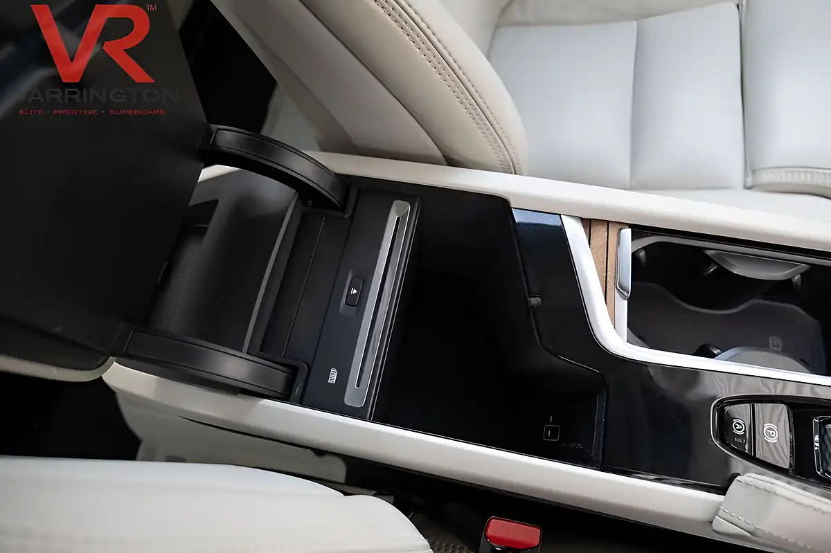 Used 2019 Volvo XC90 Inscription Magic Blue - Interior and Exterior details 15