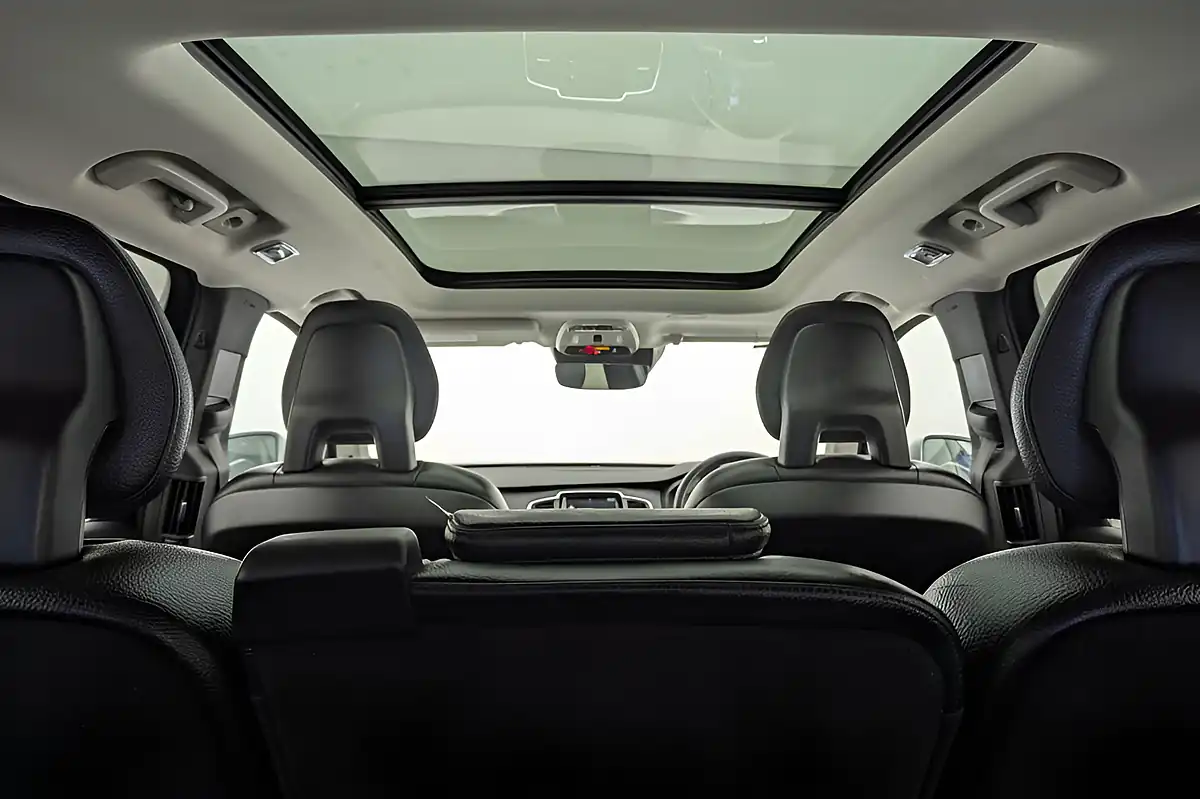 Used 2019 Volvo XC90 Momentum Bright Silver - Interior and Exterior details 12