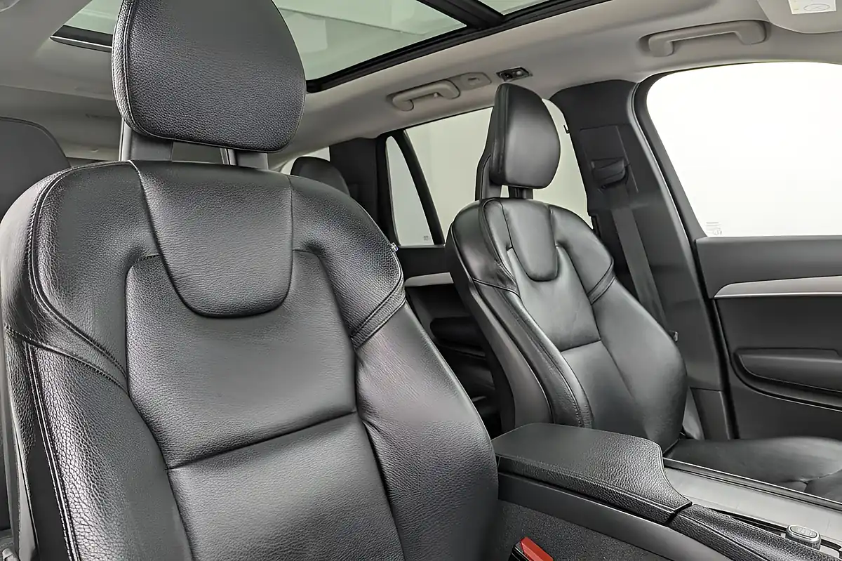 Used 2019 Volvo XC90 Momentum Bright Silver - Interior and Exterior details 15