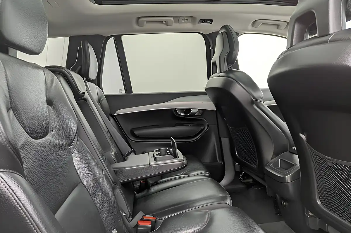 Used 2019 Volvo XC90 Momentum Bright Silver - Interior and Exterior details 16
