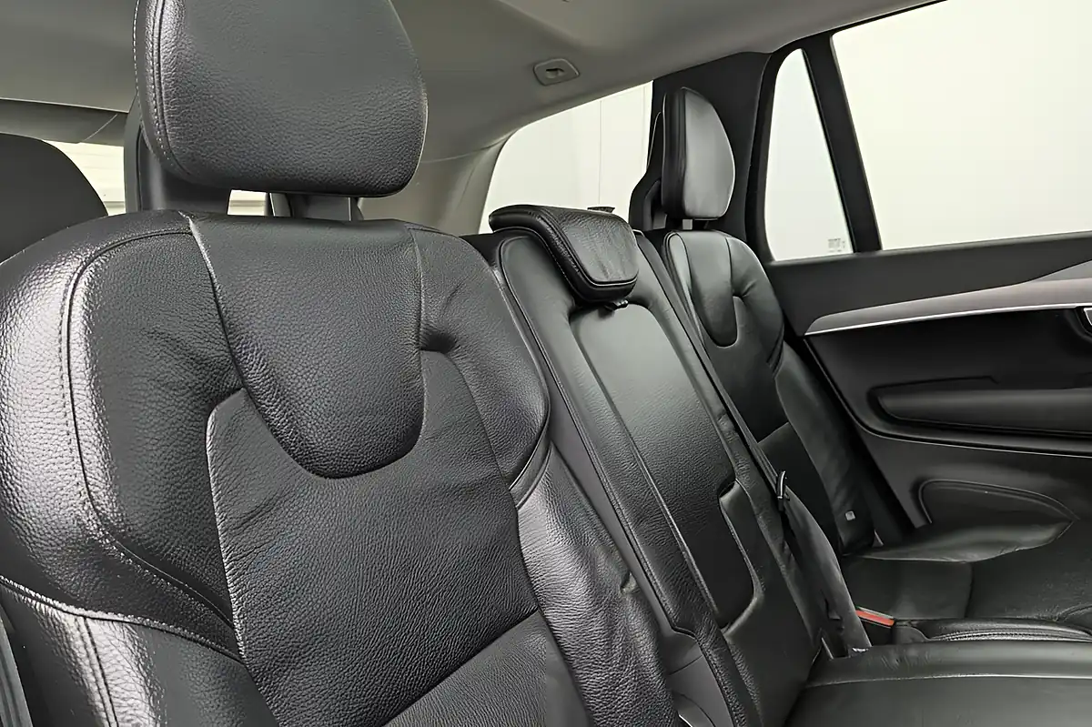 Used 2019 Volvo XC90 Momentum Bright Silver - Interior and Exterior details 19