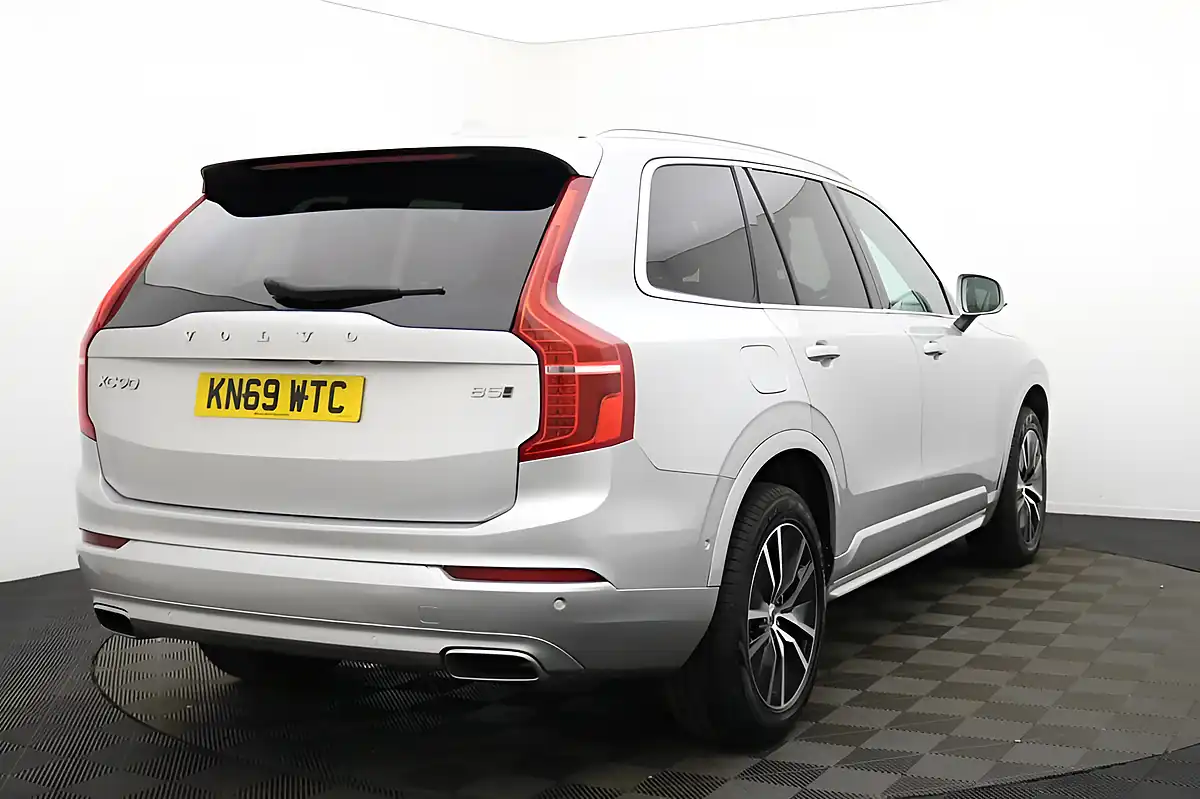 Used 2019 Volvo XC90 Momentum Bright Silver - Interior and Exterior details 4