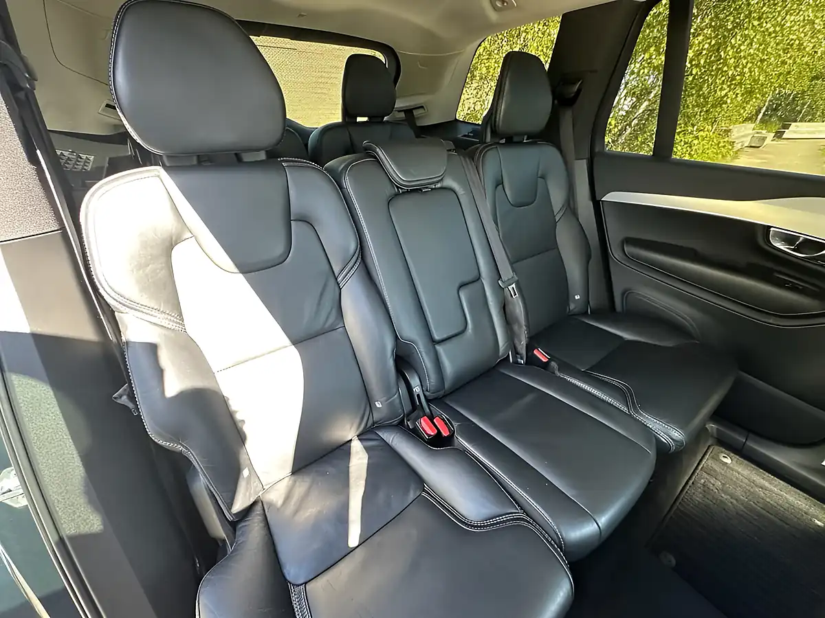 Used 2019 Volvo XC90 Momentum Pro Denim Blue - Interior and Exterior details 19