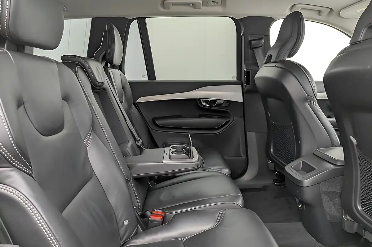 Used 2019 Volvo XC90 Momentum Pro Silver - Interior and Exterior details 10
