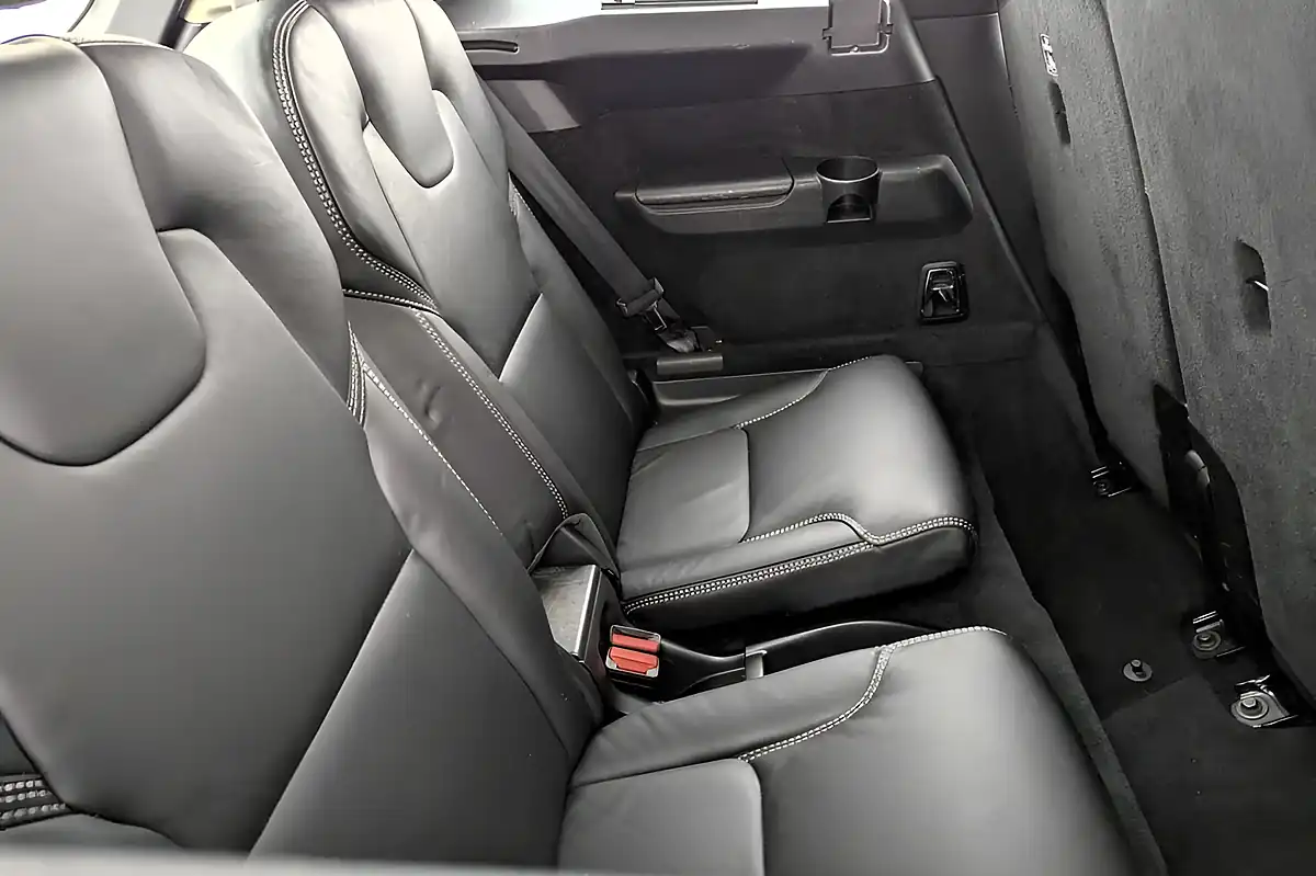 Used 2019 Volvo XC90 Momentum Pro Silver - Interior and Exterior details 11