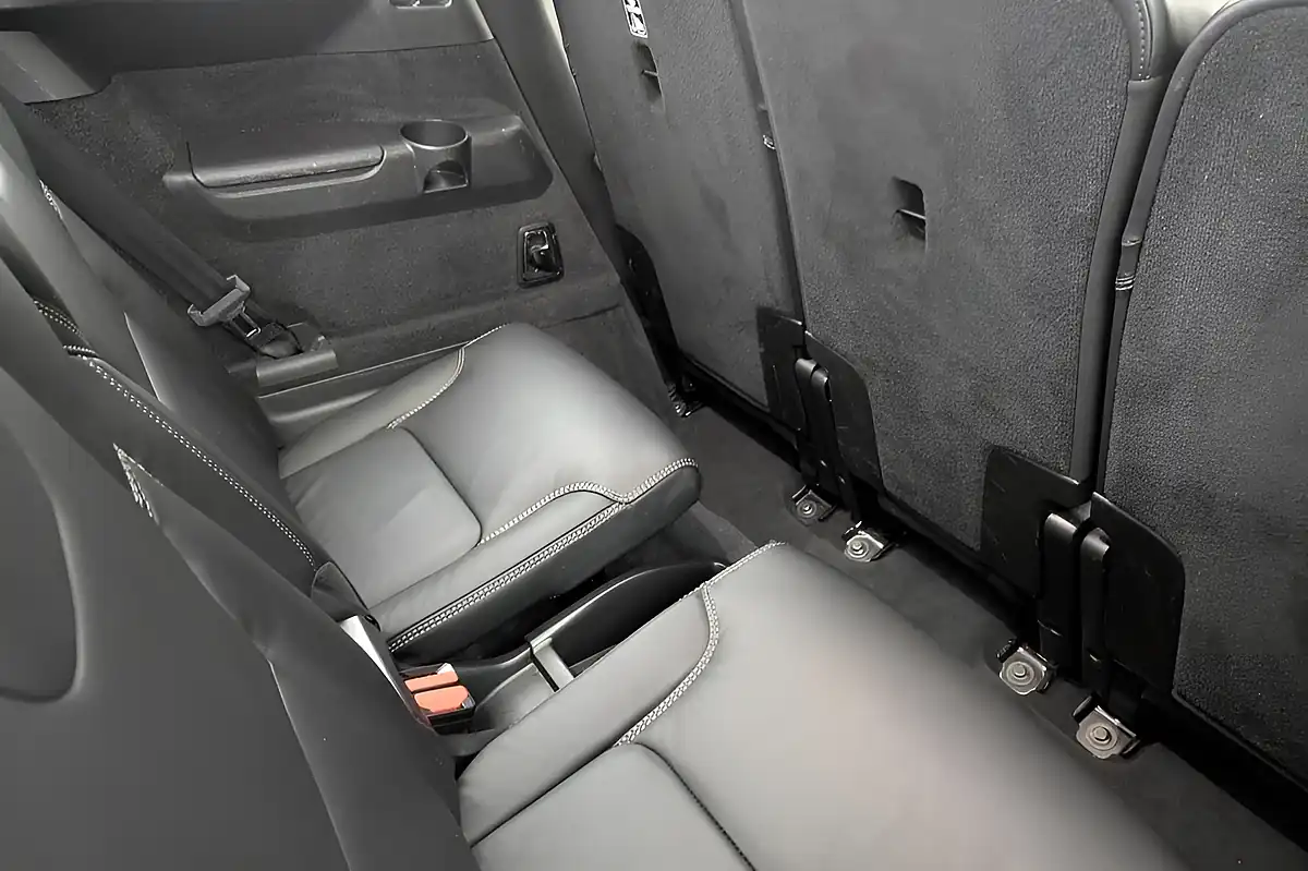 Used 2019 Volvo XC90 Momentum Pro Silver - Interior and Exterior details 12