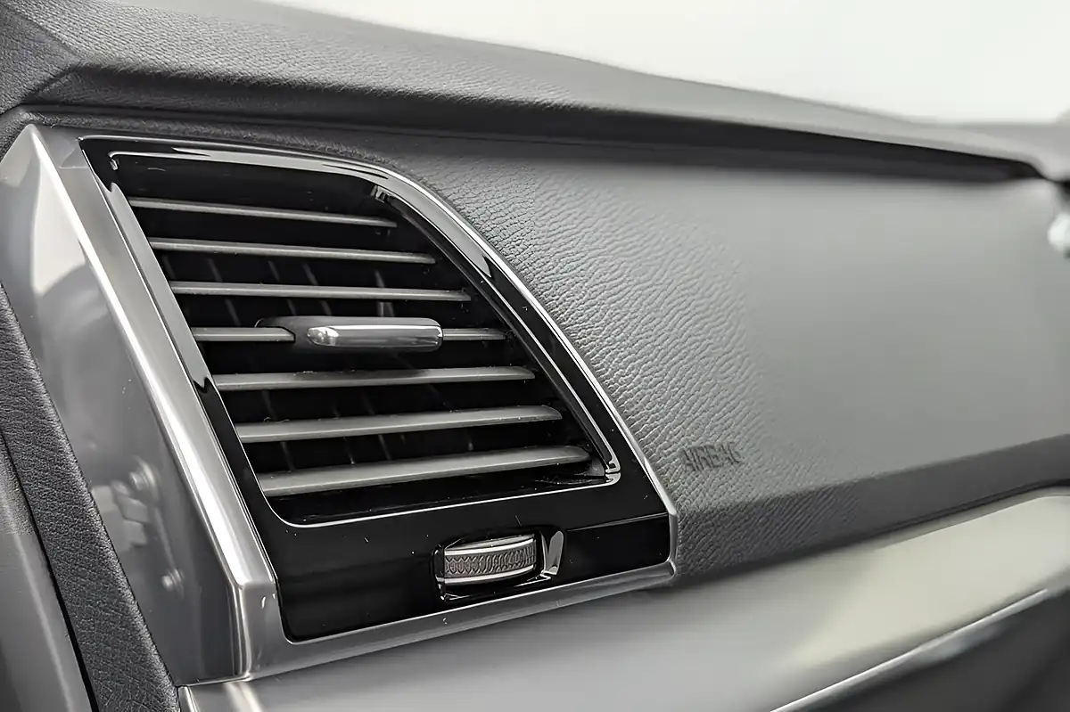 Used 2019 Volvo XC90 Momentum Pro Silver - Interior and Exterior details 13