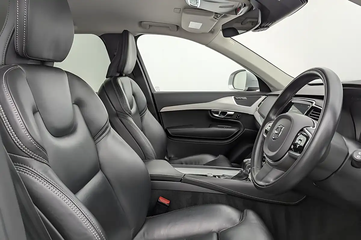 Used 2019 Volvo XC90 Momentum Pro Silver - Interior and Exterior details 2