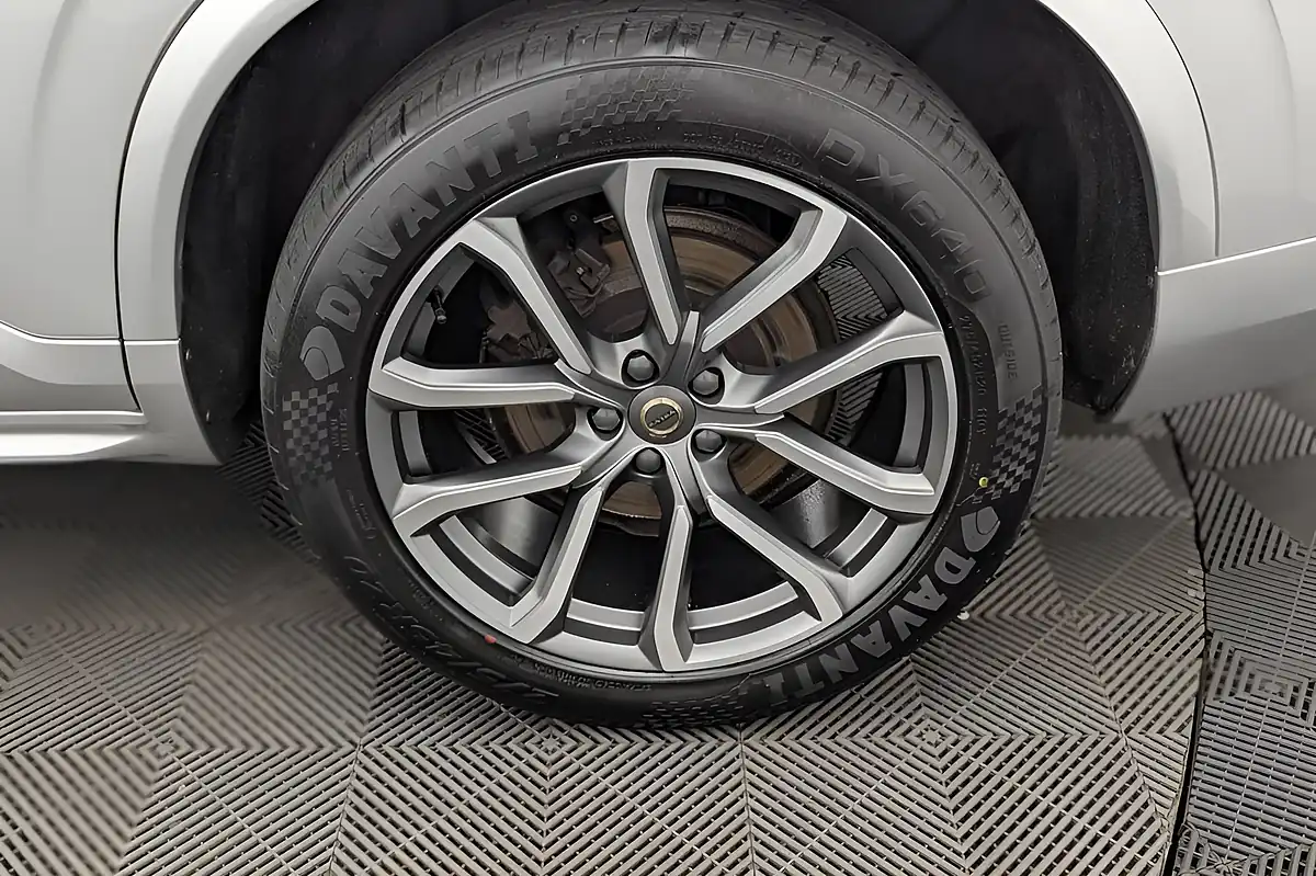 Used 2019 Volvo XC90 Momentum Pro Silver - Interior and Exterior details 20