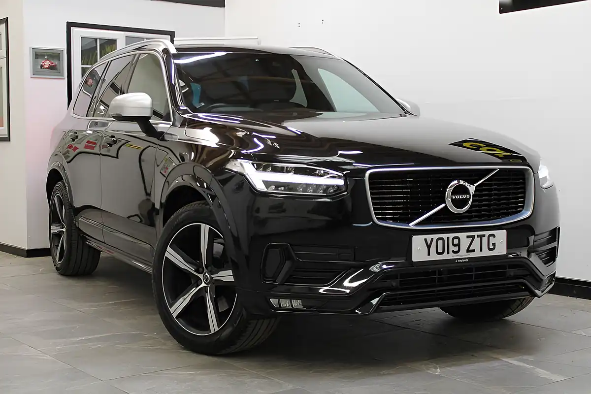 Used 2019 Volvo XC90 R-Design Black - Front View