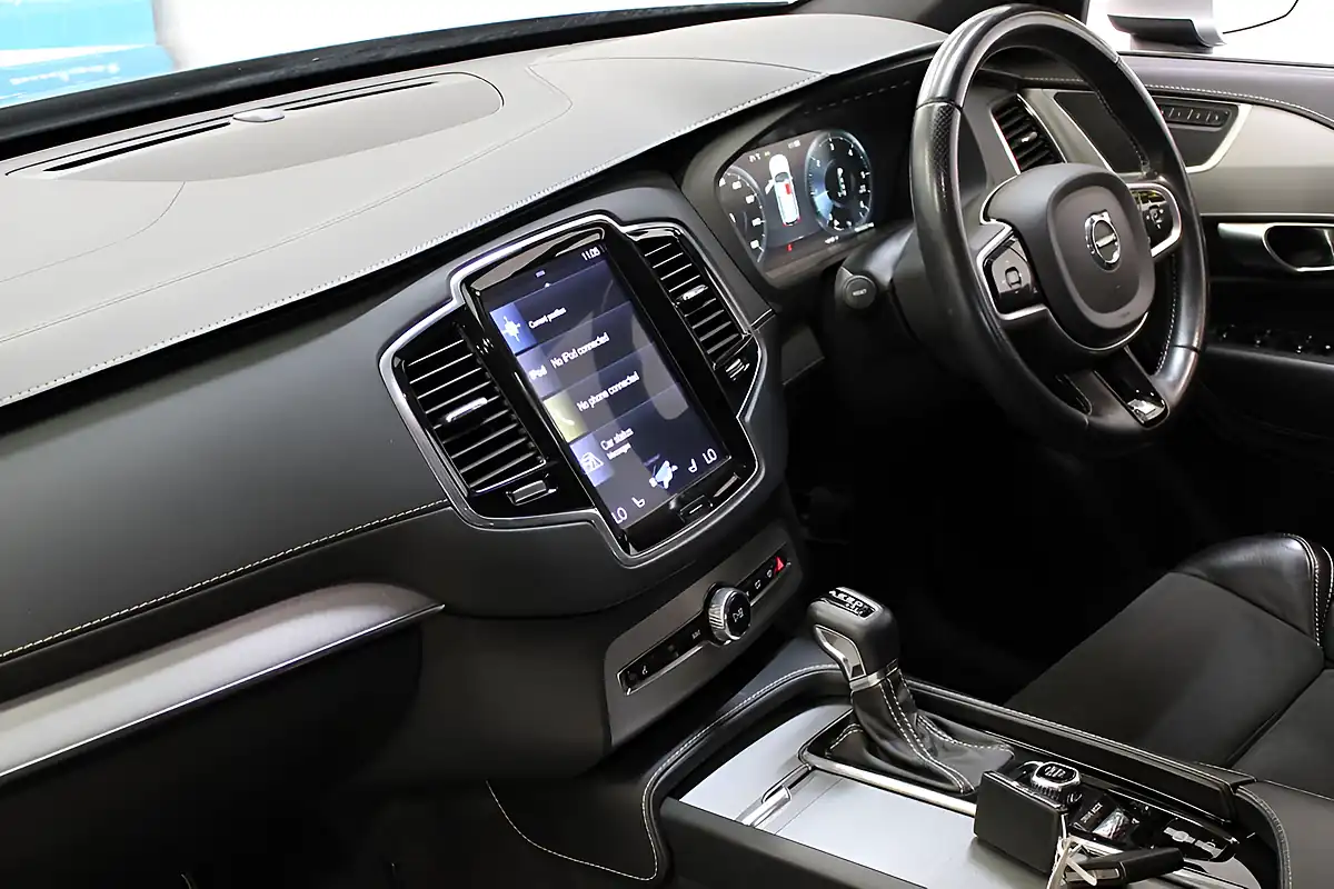 Used 2019 Volvo XC90 R-Design Black - Interior and Exterior details 11