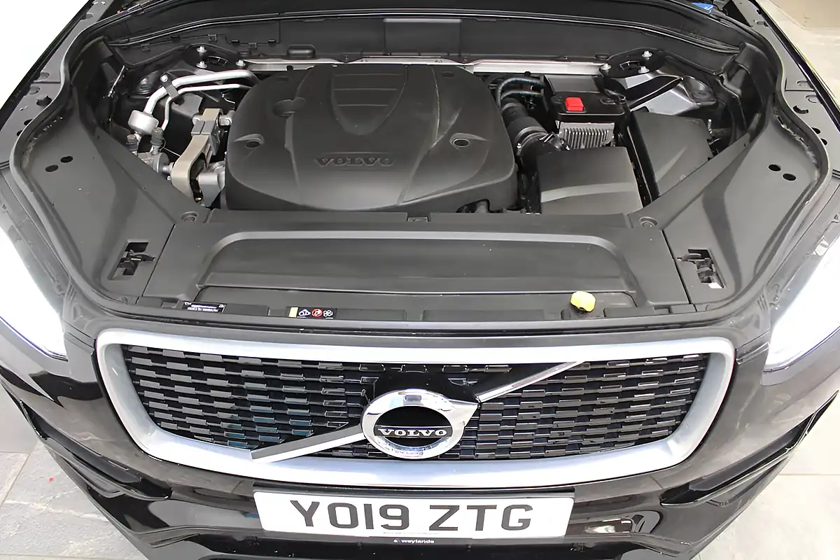 Used 2019 Volvo XC90 R-Design Black - Interior and Exterior details 14